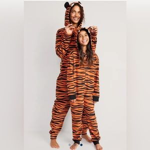 Adult tiger onesie with hood (size Medium)